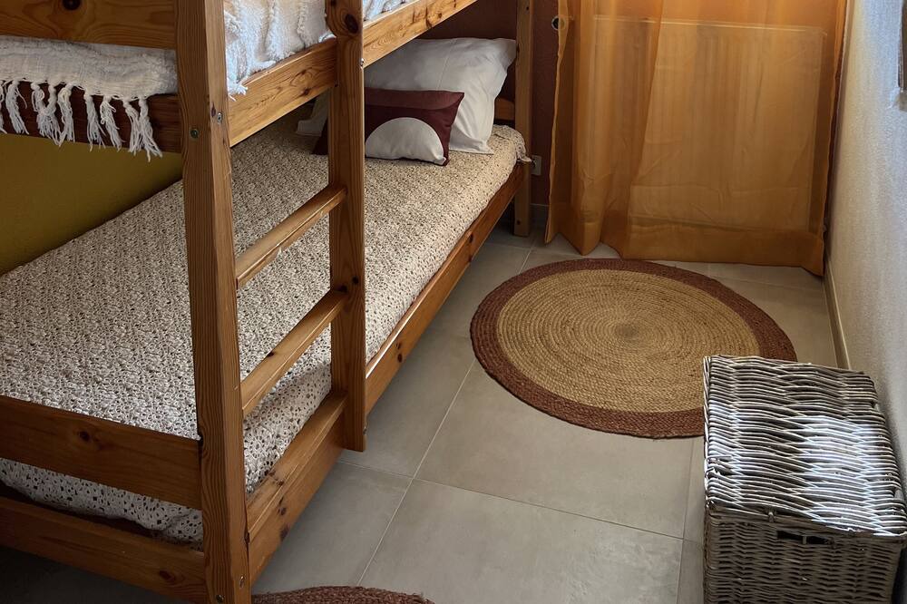 Photo of Bedroom in Camaret-sur-Aigues