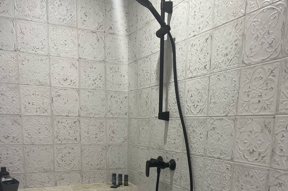 Photo of Bathroom in Camaret-sur-Aigues
