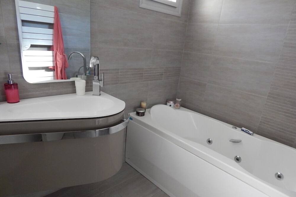 Photo of Bathroom in Saint-Gely-du-Fesc