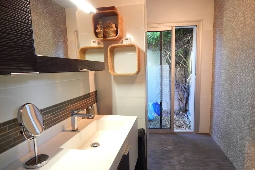Photo of Bathroom in Saint-Gely-du-Fesc