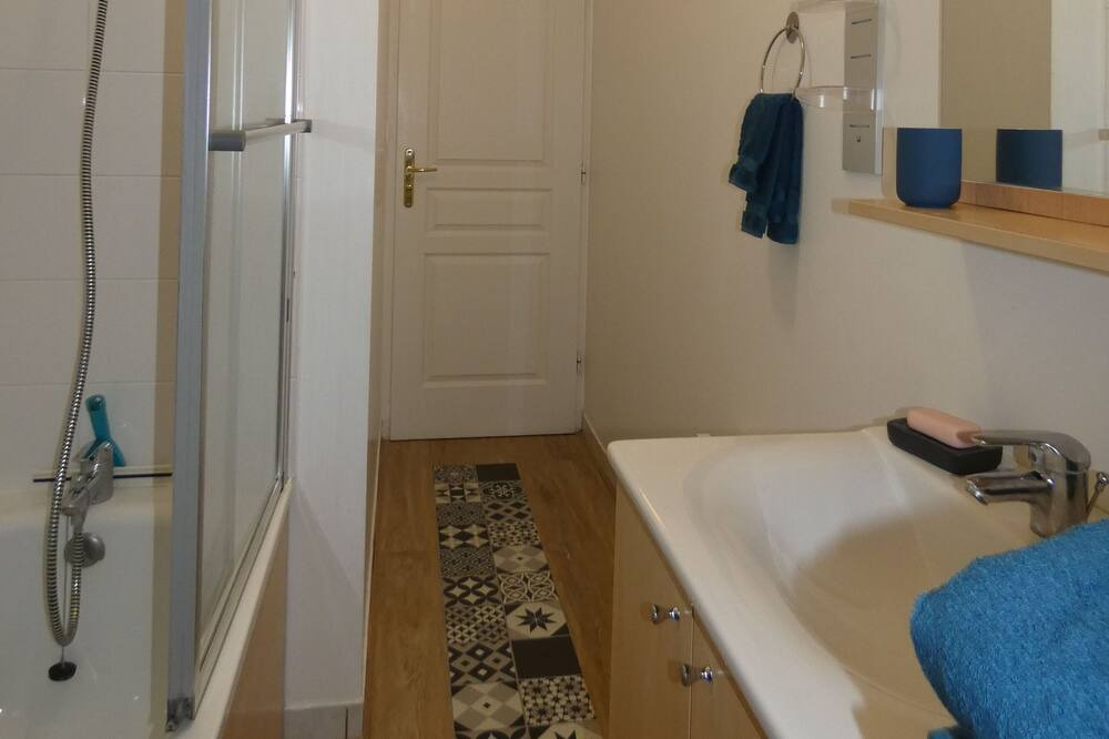 Photo of Bathroom in Lamorlaye