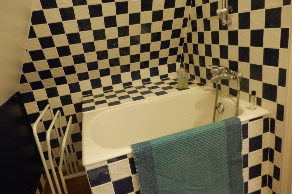 Photo of Bathroom in Rueyres