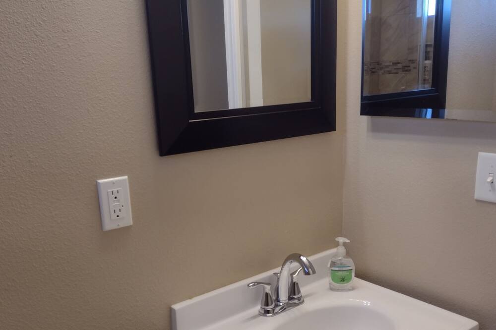 Photo of Bathroom in Benbow
