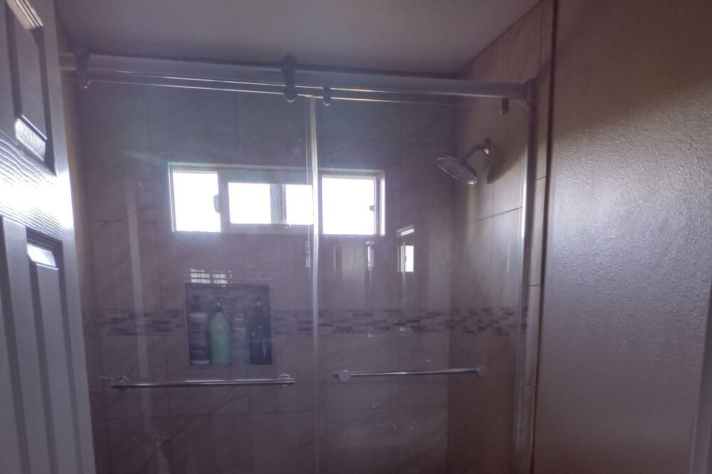 Photo of Bathroom in Benbow