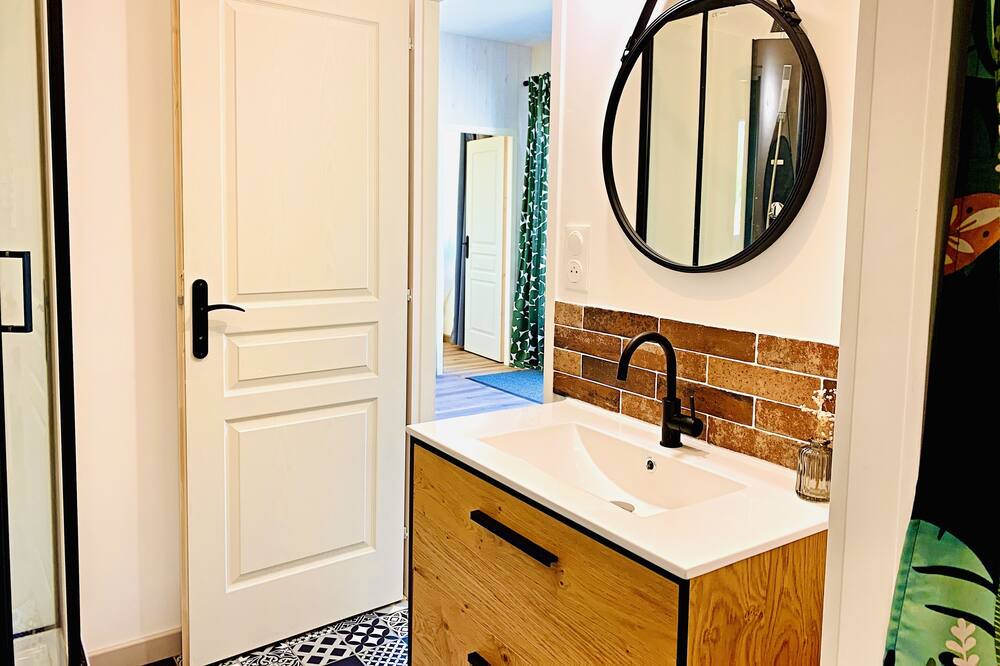 Photo of Bathroom in Monts-sur-Guesnes