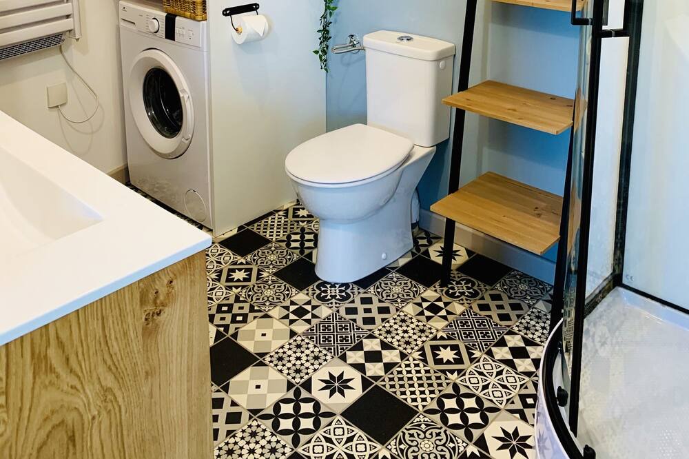 Photo of Bathroom in Monts-sur-Guesnes