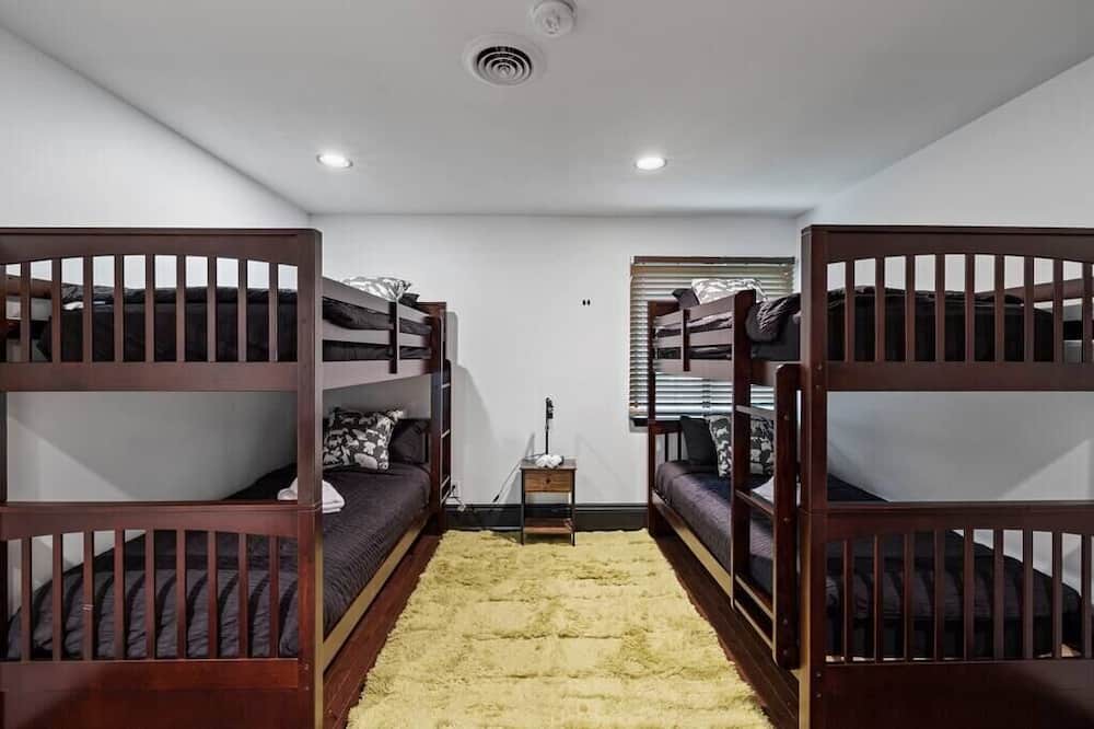 Photo of Bedroom in Washingtonville