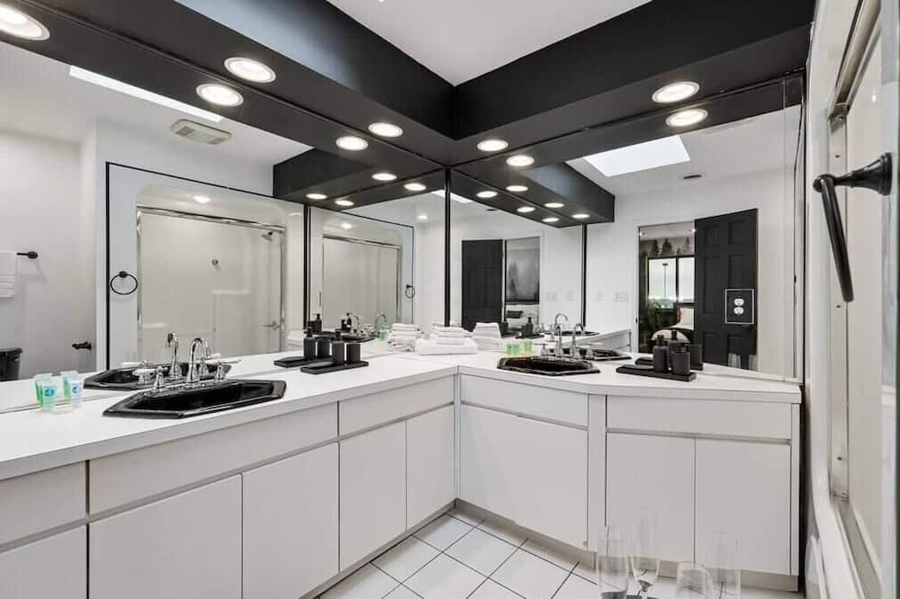 Photo of Bathroom in Washingtonville