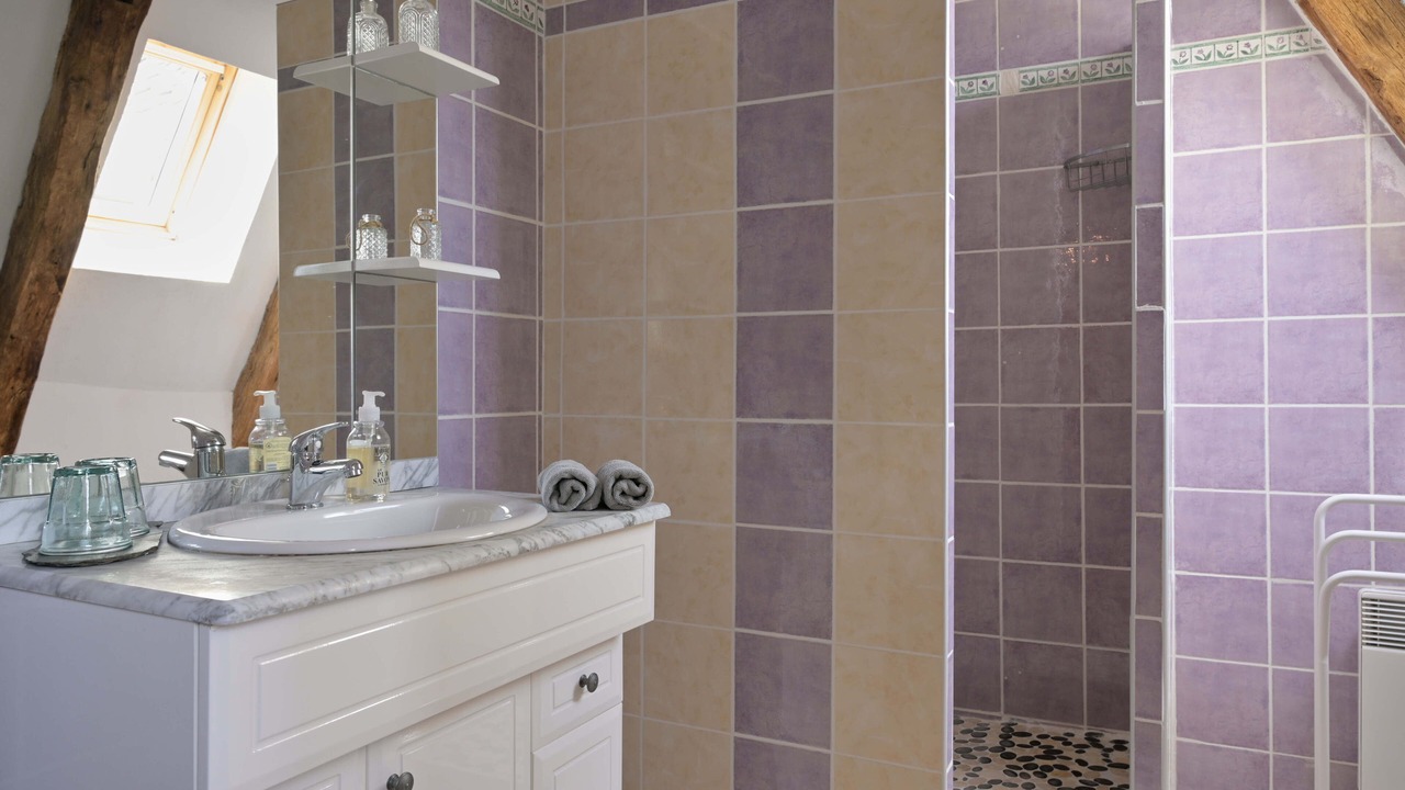 Photo of Bathroom in Camps-Saint-Mathurin-Leobazel