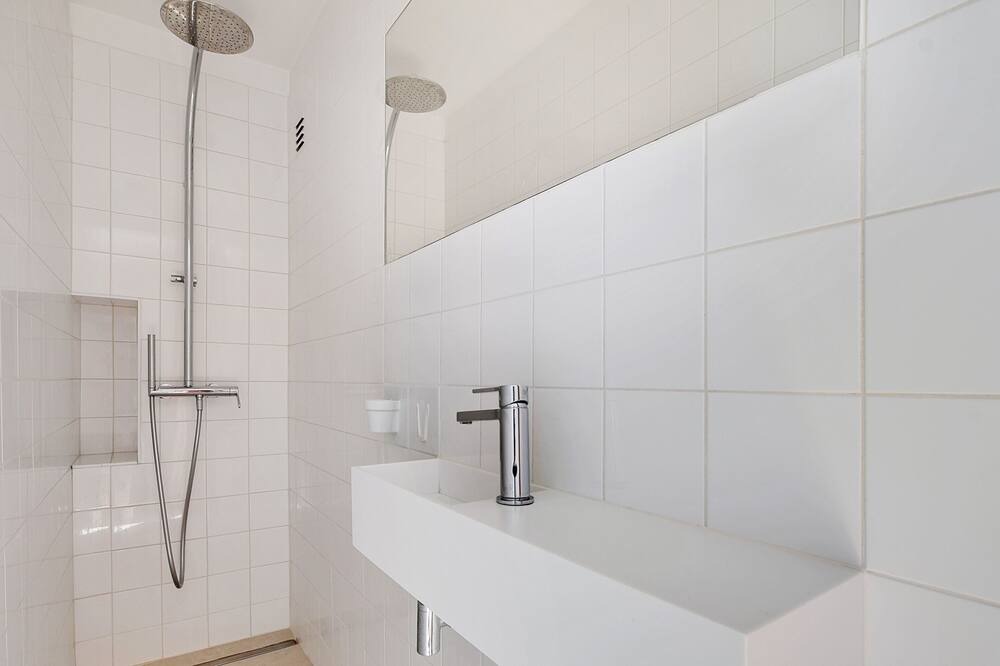 Photo of Bathroom in Republique–Point-du-Jour