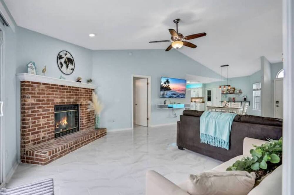 Photo of Livingroom in Girvin