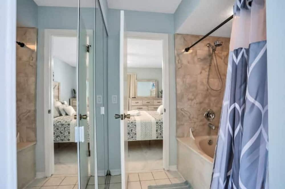 Photo of Bathroom in Girvin