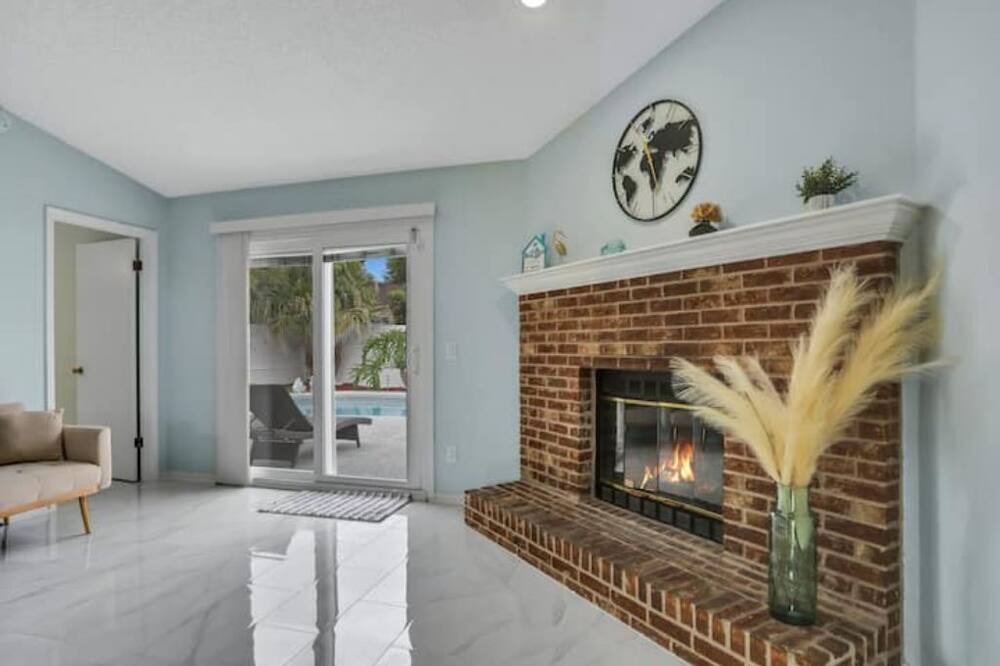 Photo of Livingroom in Girvin