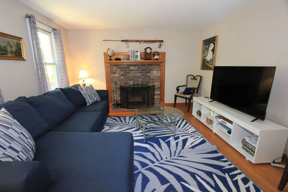 Photo of Livingroom in Marstons Mills