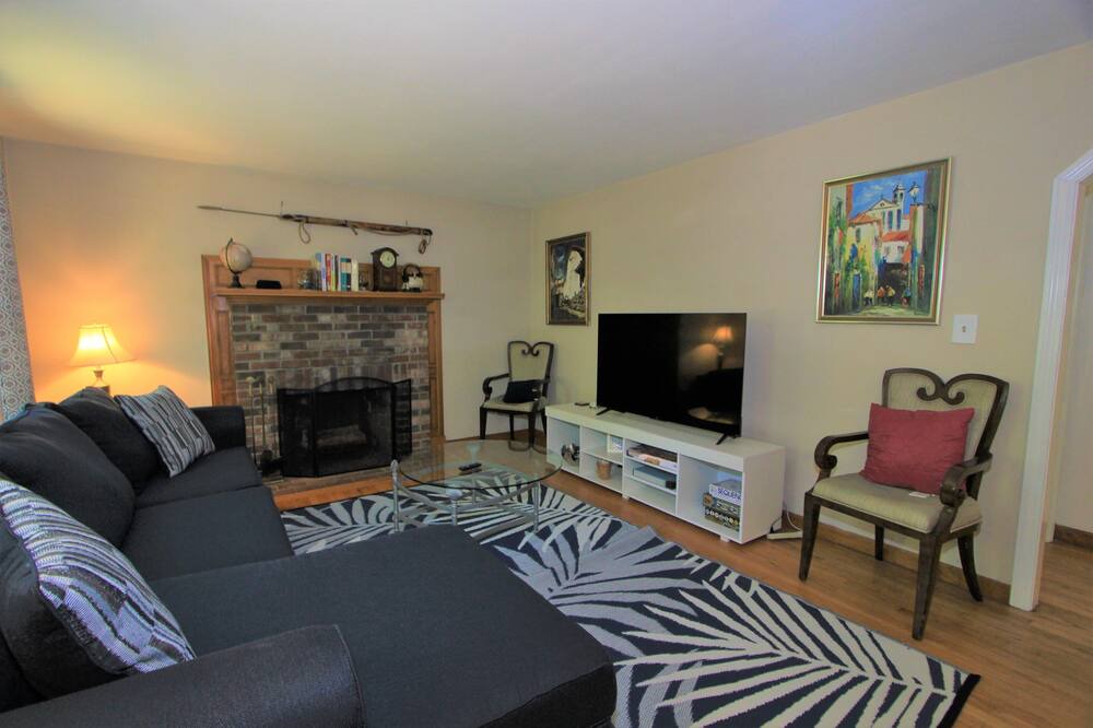 Photo of Livingroom in Marstons Mills