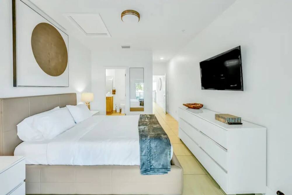 Photo of Bedroom in Lake Worth Corridor