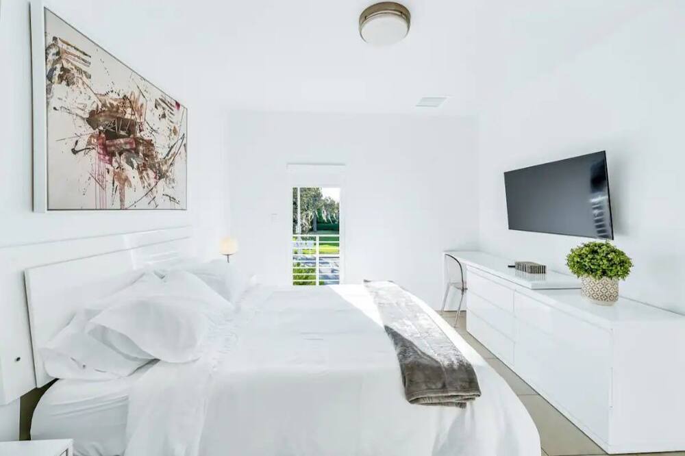 Photo of Bedroom in Lake Worth Corridor