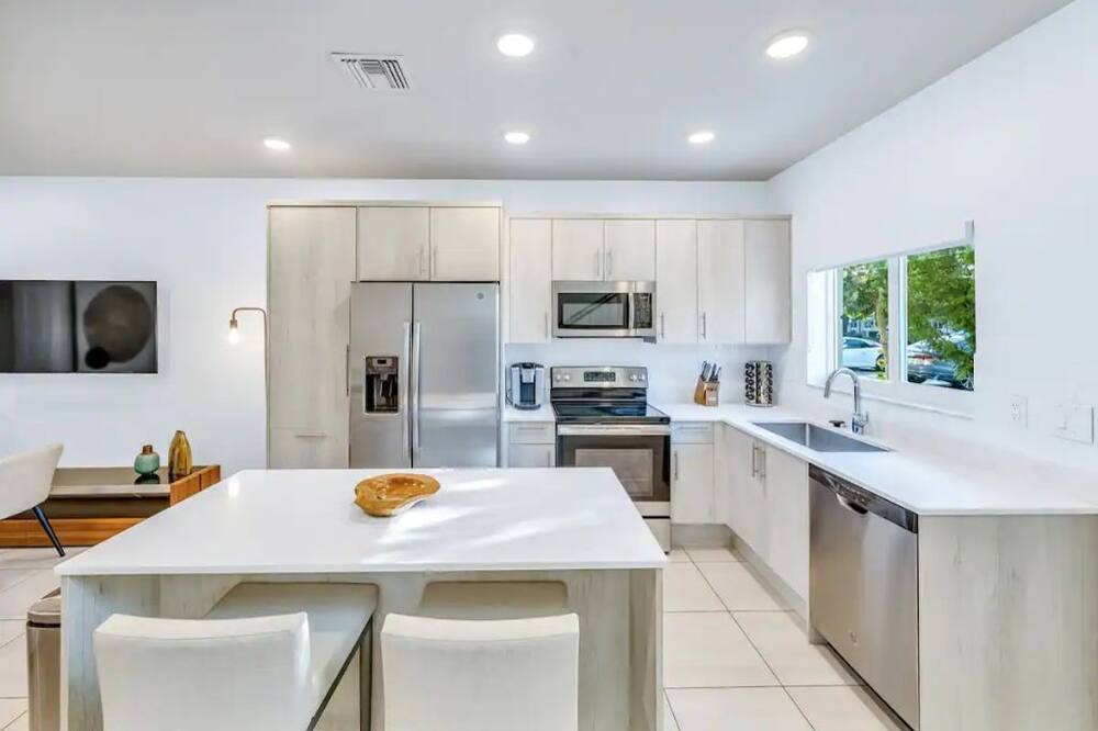 Photo of Kitchen in Lake Worth Corridor