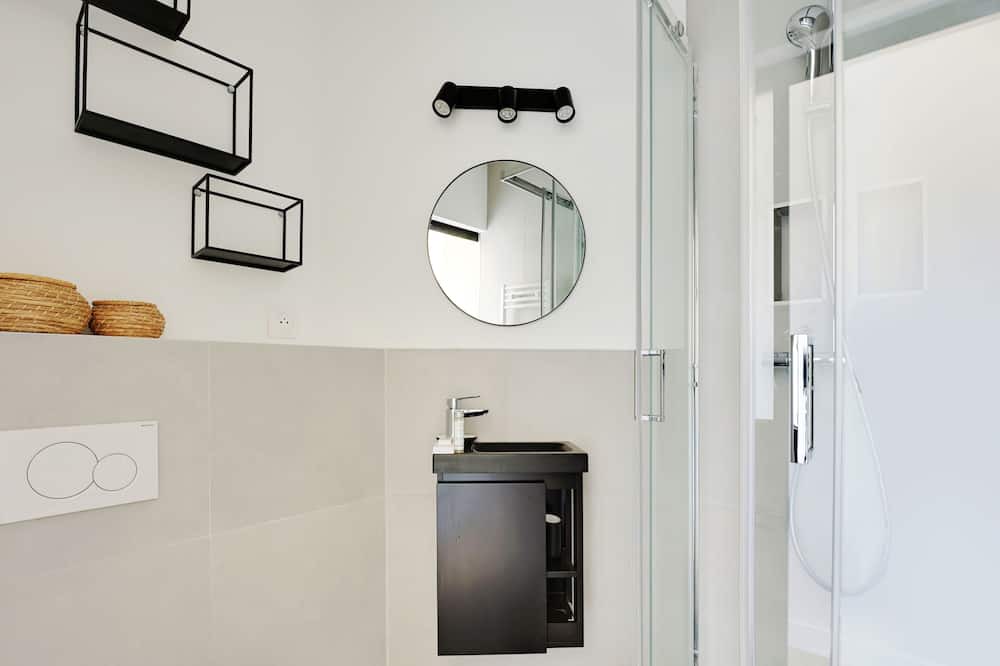 Photo of Bathroom in Quartier de la Plaine-de-Monceaux