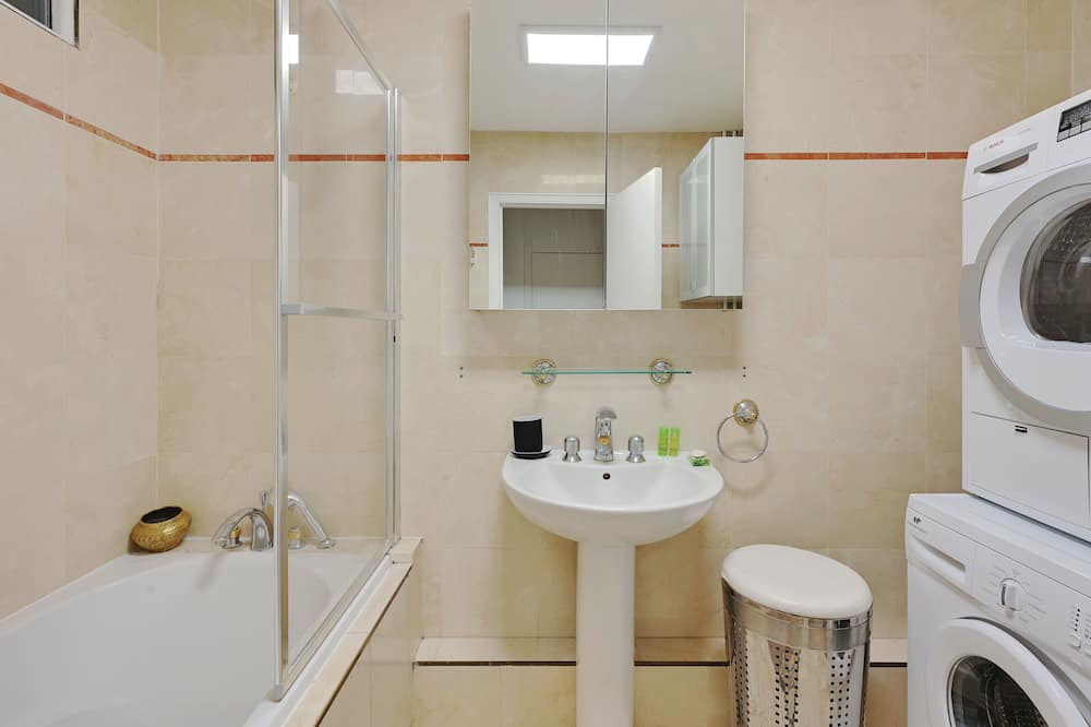 Photo of Bathroom in Quartier de la Plaine-de-Monceaux