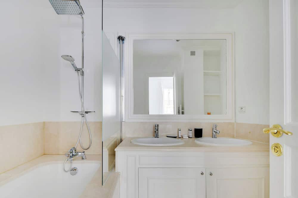 Photo of Bathroom in Porte-Dauphine