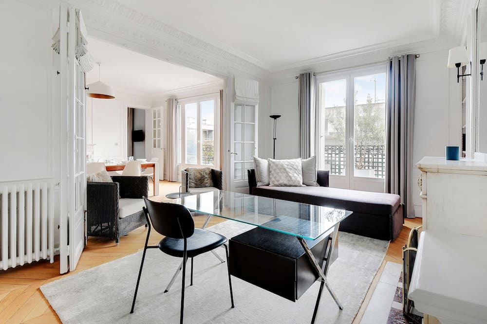 Photo of Livingroom in Chaillot