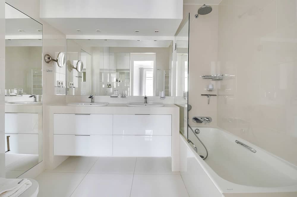 Photo of Bathroom in Chaillot