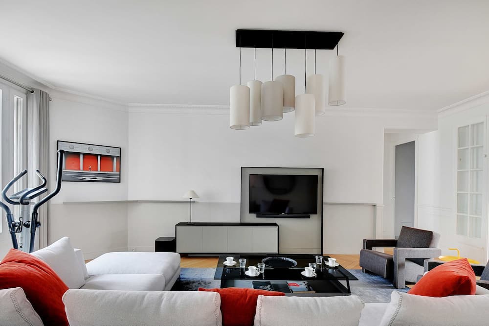 Photo of Livingroom in Chaillot