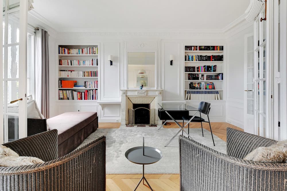 Photo of Livingroom in Chaillot