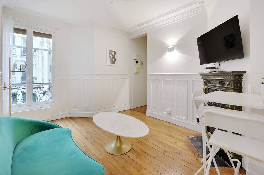 Photo of Livingroom in 17th Arrondissement