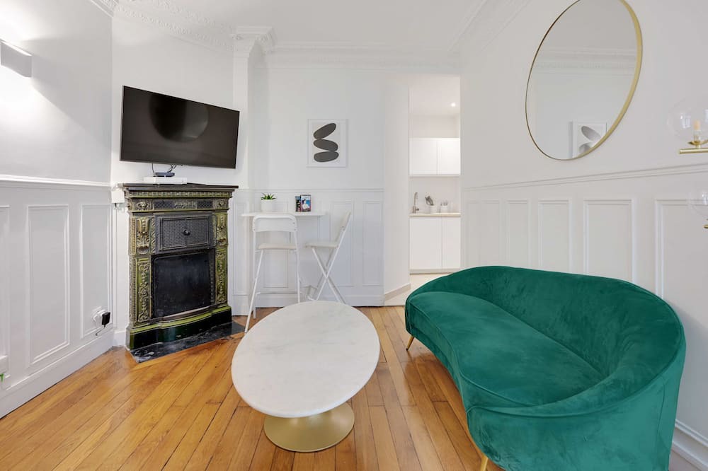 Photo of Livingroom in 17th Arrondissement