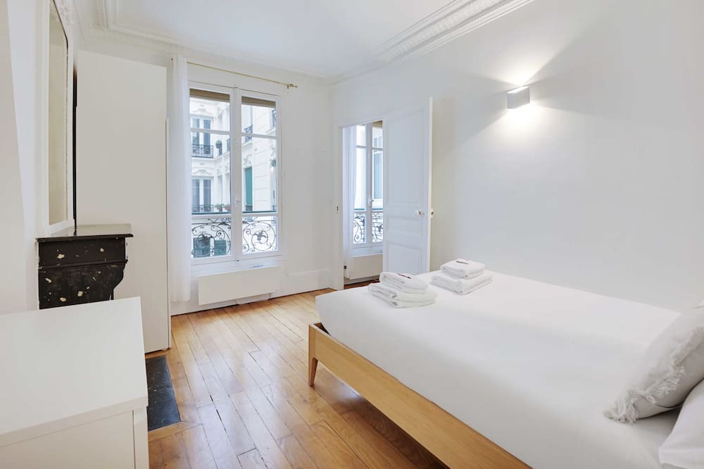 Photo of Bedroom in 17th Arrondissement