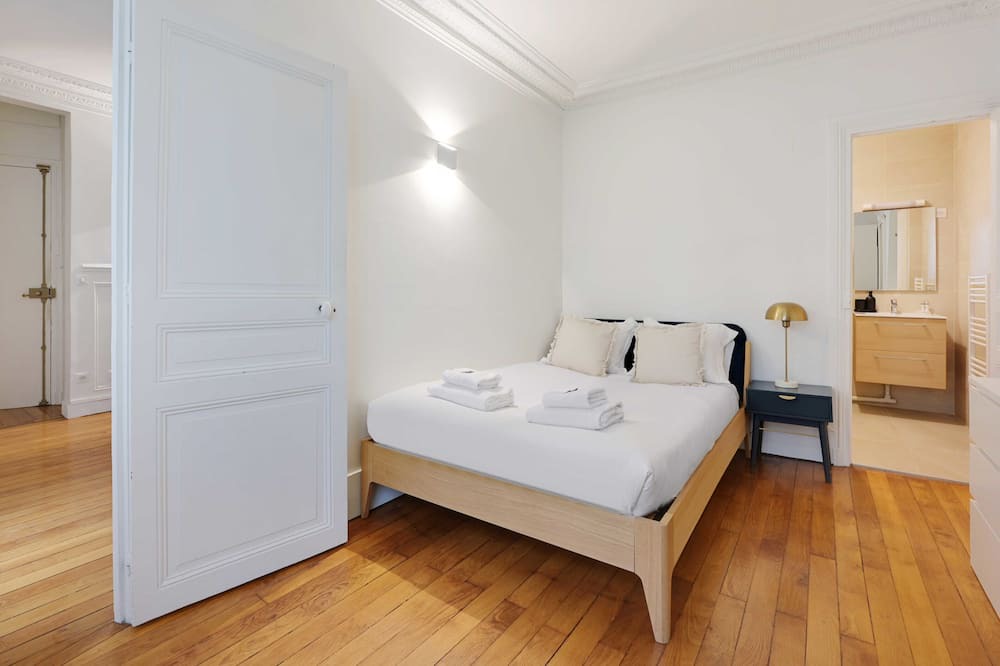 Photo of Bedroom in 17th Arrondissement
