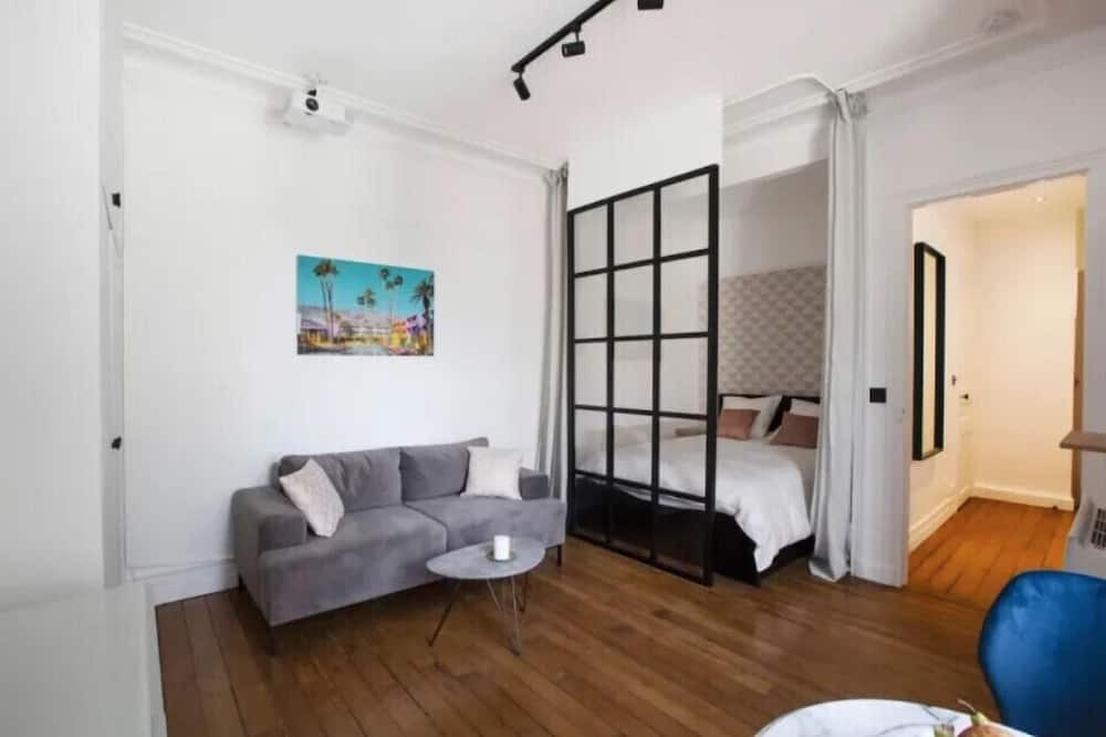 Photo of Livingroom in 17th Arrondissement