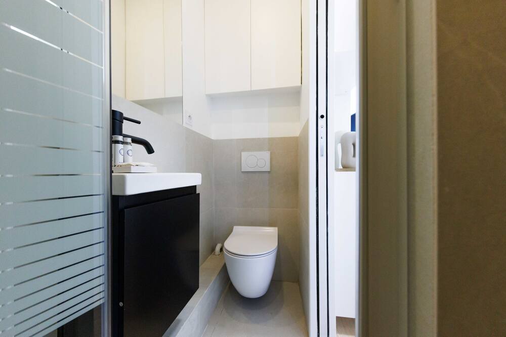 Photo of Bathroom in Quartier de la Plaine-de-Monceaux