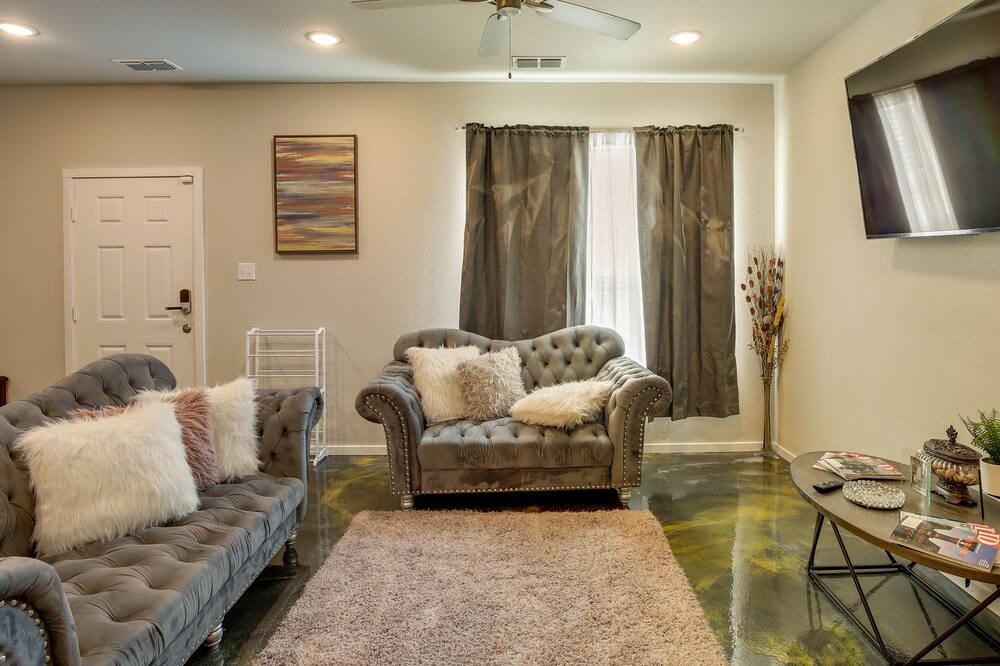Photo of Livingroom in Mesquite