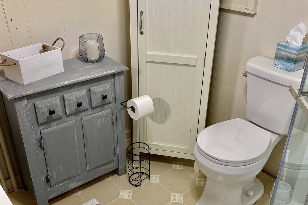 Photo of Bathroom in Dames Quarter