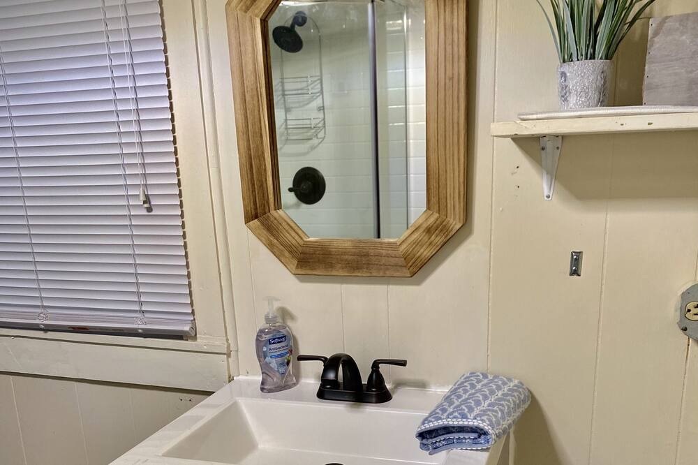 Photo of Bathroom in Dames Quarter