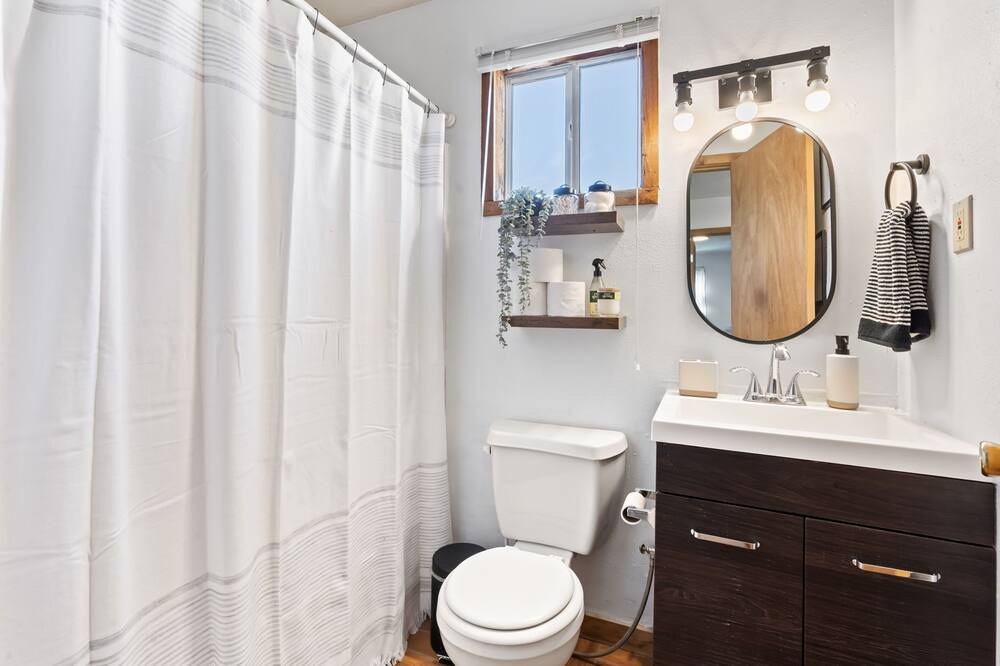 Photo of Bathroom in Kuna