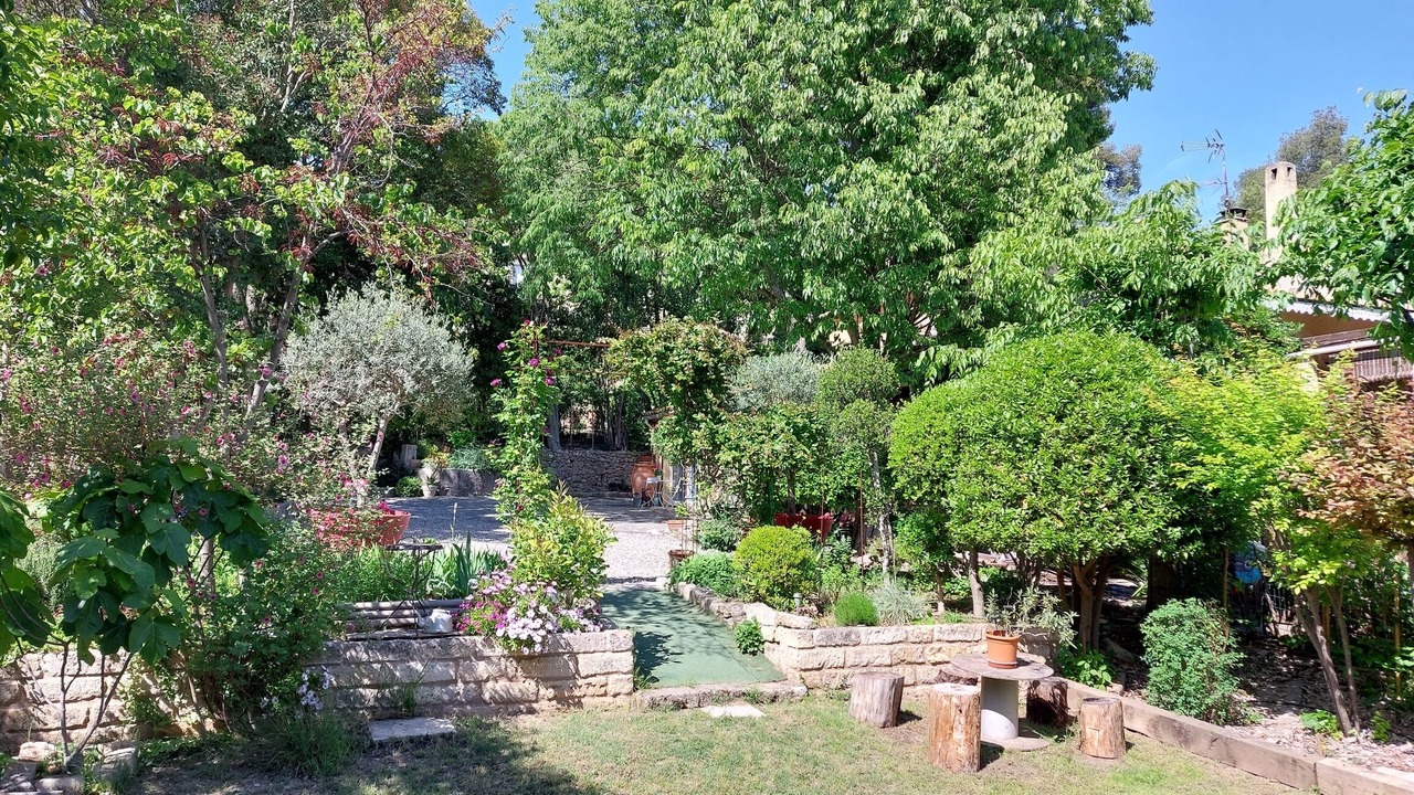 Photo of Outdoor in Hopitaux-Facultes