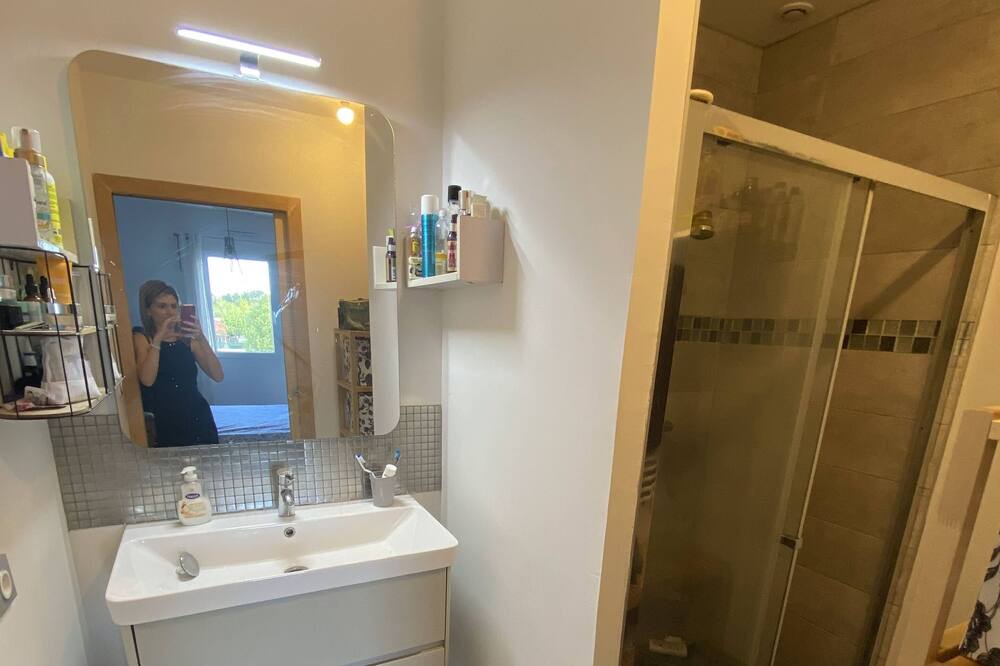 Photo of Bathroom in Artigues-pres-Bordeaux