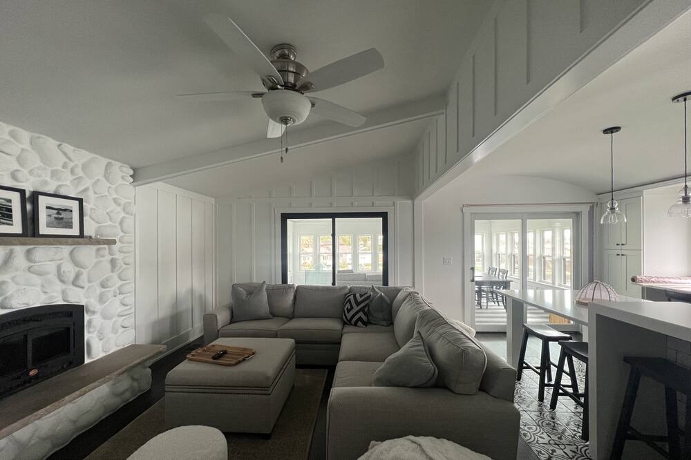 Photo of Livingroom in Paddock Lake