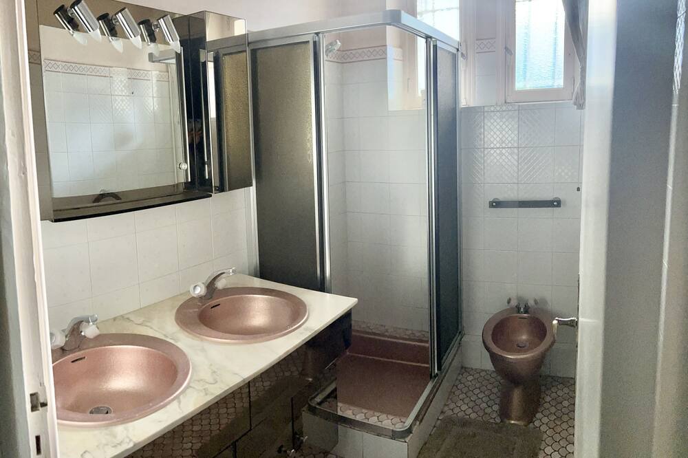 Photo of Bathroom in Carcassonne