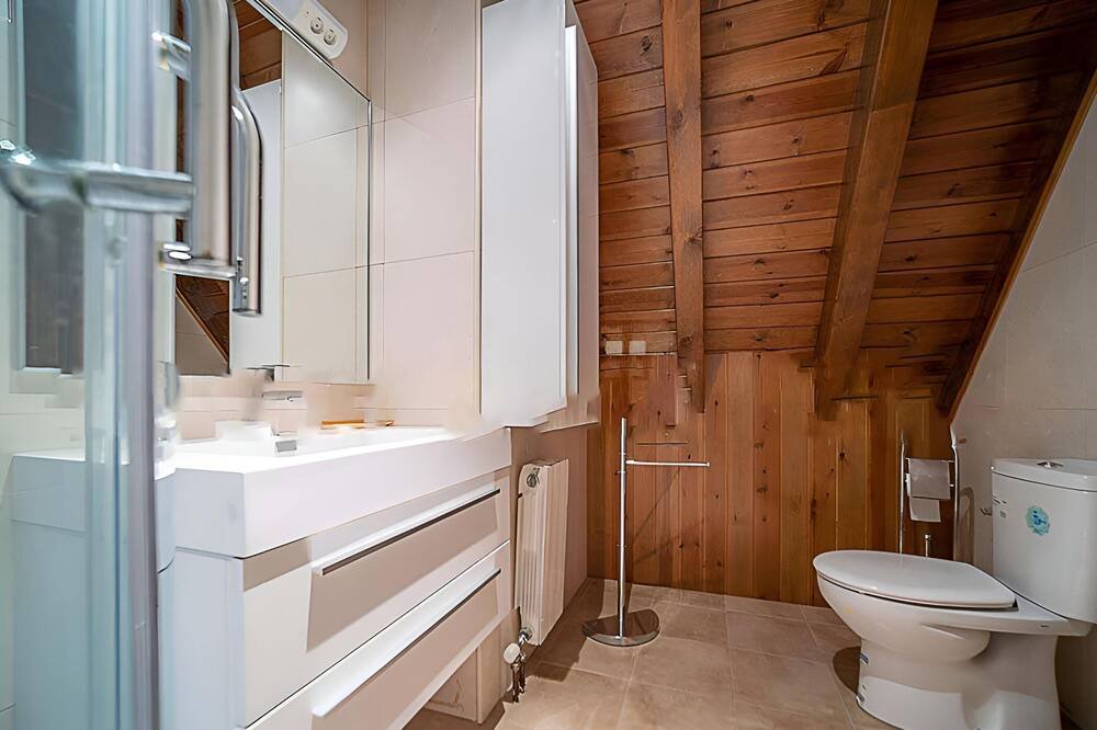 Photo of Bathroom in Vielha e Mijaran