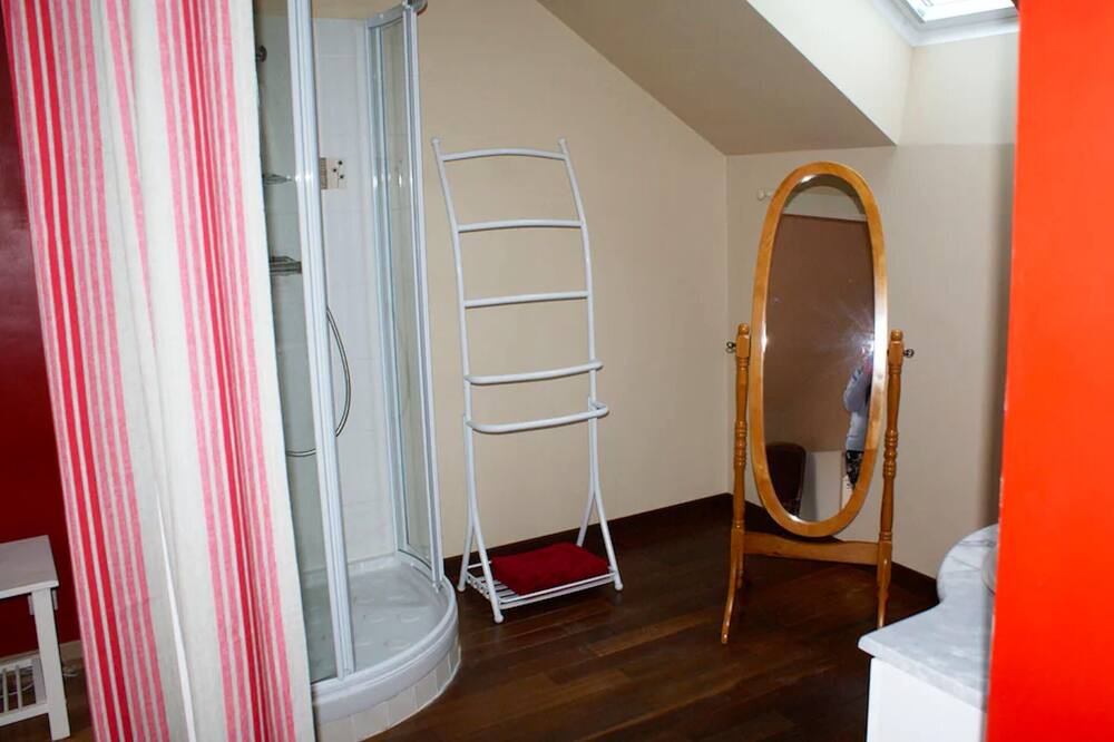 Photo of Bathroom in Denee