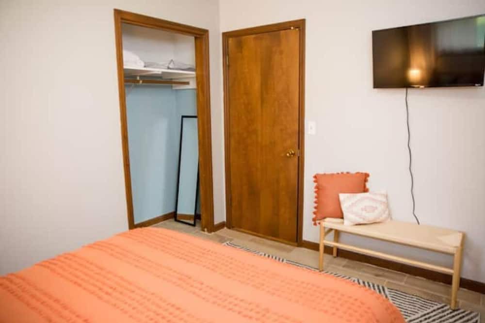 Photo of Bedroom in Benton