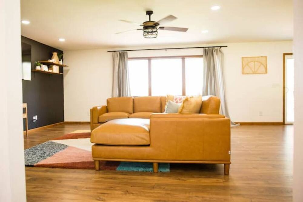 Photo of Livingroom in Benton