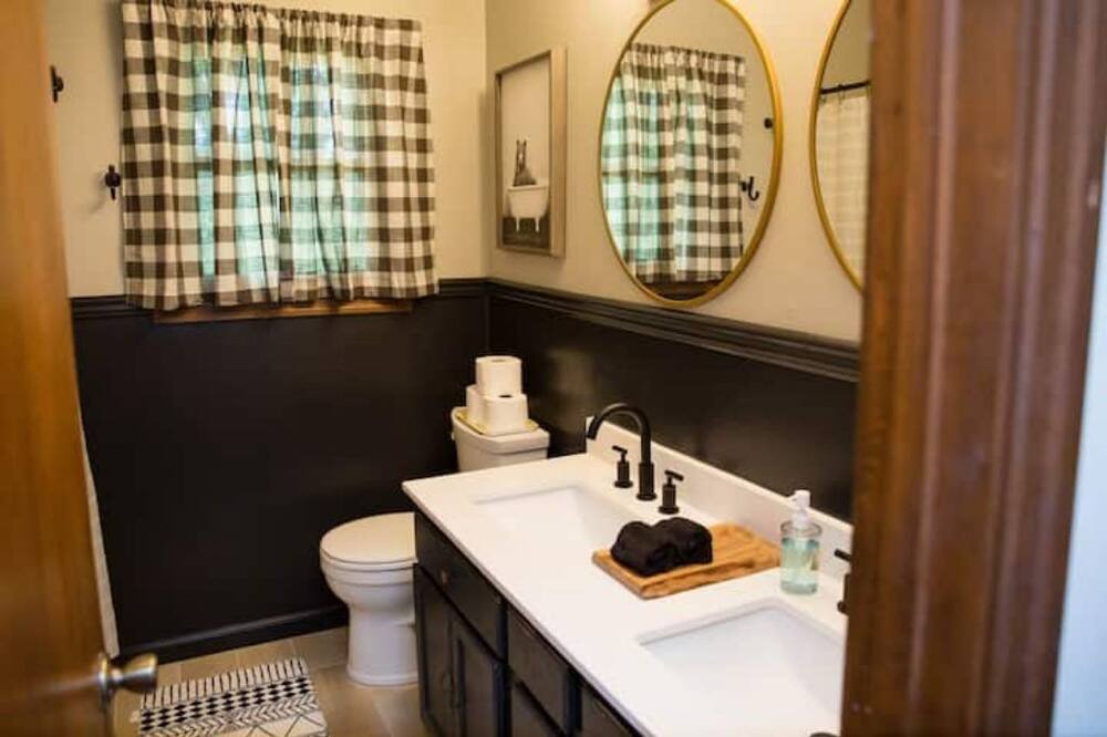 Photo of Bathroom in Benton