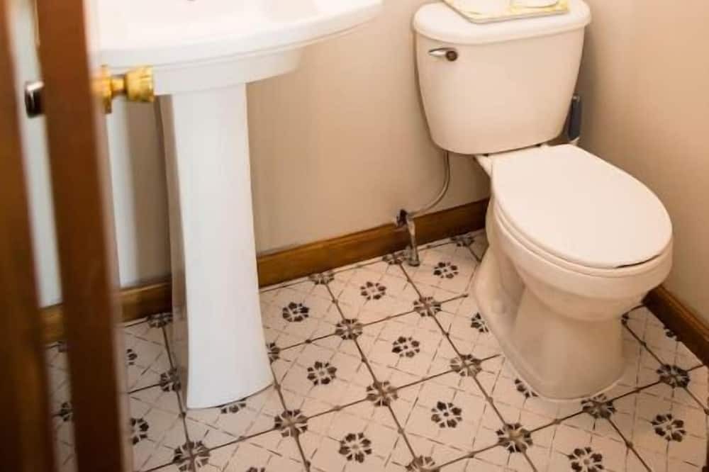 Photo of Bathroom in Benton