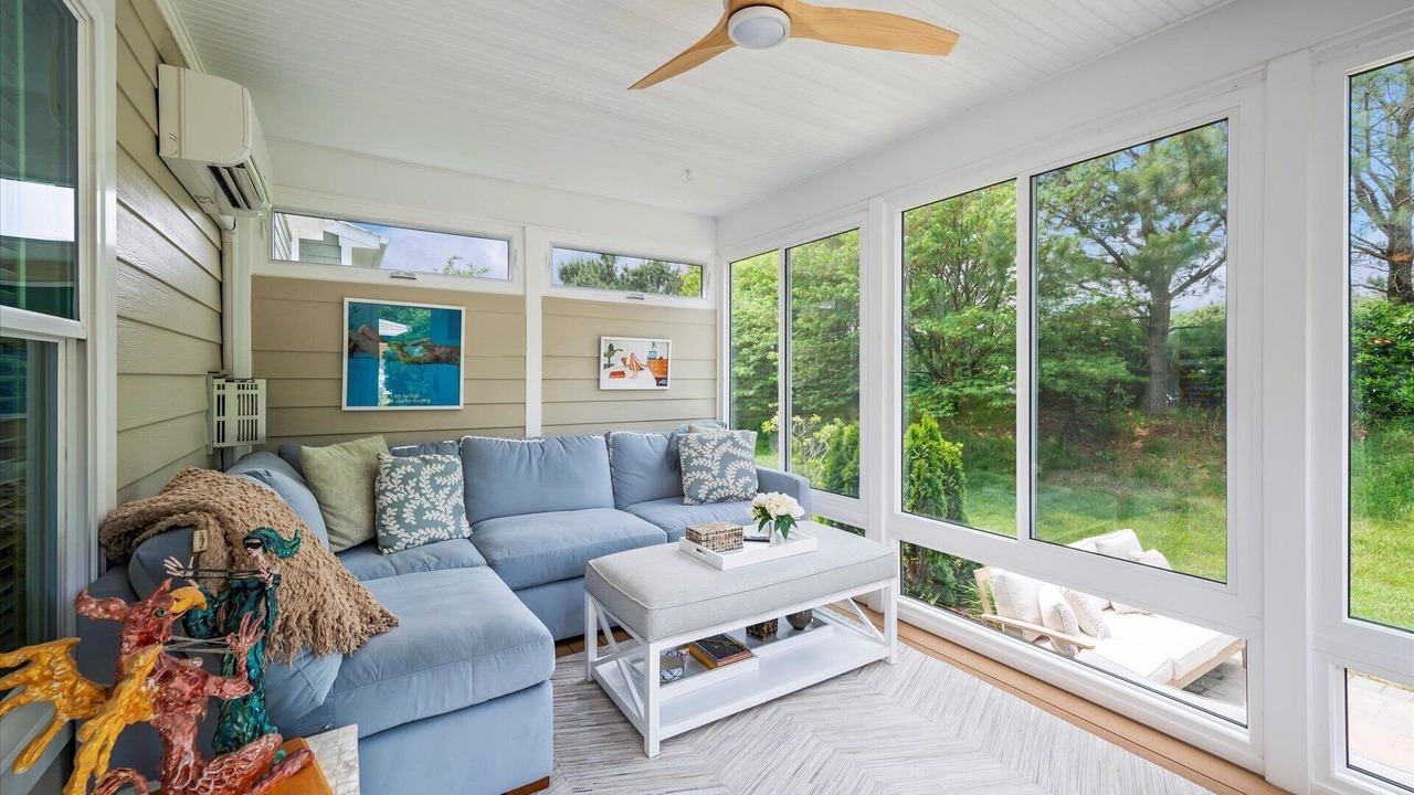 Photo of Livingroom in Bayside